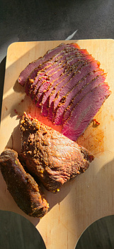 Hovädzie pastrami v celku sous-vide 1,2-1,7kg (nekalibrované)  KMS